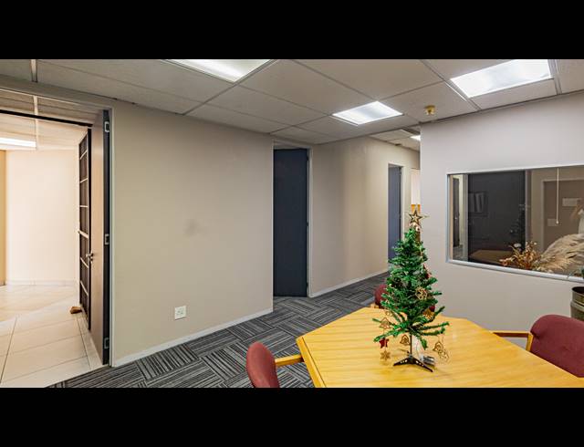391M² OFFICE TO LET IN FERNDALE